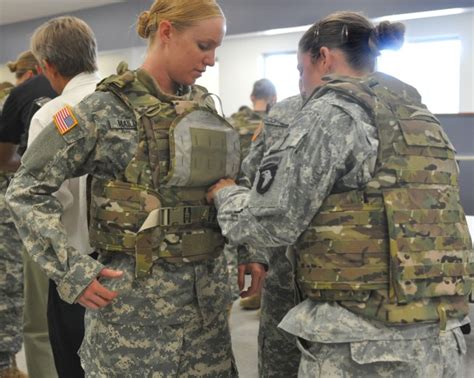 101st Airborne Division female Soldiers first to test prototype body armor | Article | The ...