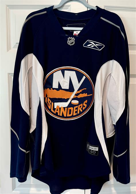 New York Islanders Team Issued Reebok Practice Jersey | SidelineSwap