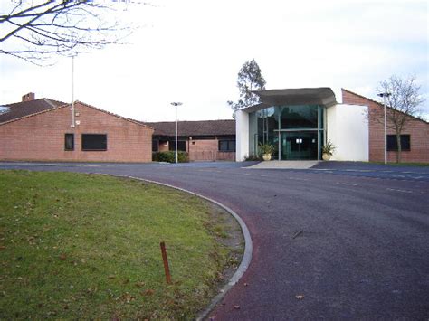 Alton Sixth Form College © Graham Clutton cc-by-sa/2.0 :: Geograph Britain and Ireland