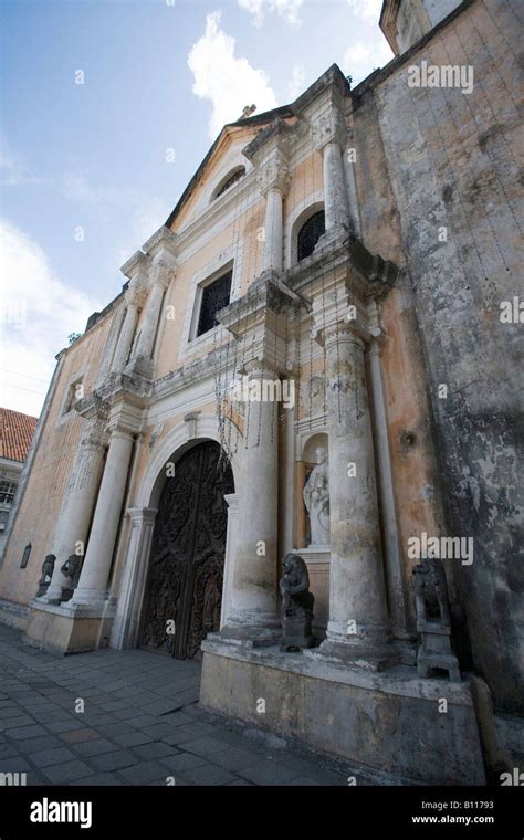 Facade of San Agustin Church in Intramuros Stock Photo - Alamy