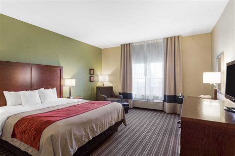 Fayetteville AR Hotel Photo Gallery | Comfort Inn & Suites Fayetteville