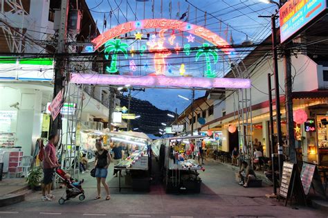 Lamai Night Plaza in Koh Samui - Lamai Night Market and Walking Street - Go Guides