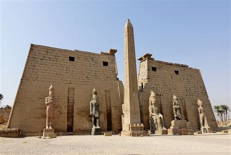 Le temple d'Amon à Louxor est un temple égyptien voué au culte d'Amon. Situé au cœur de l ...