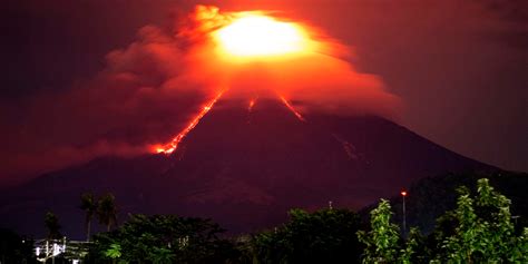 Video shows the Philippines' most active volcano as it erupted in a dazzling display - Times Union