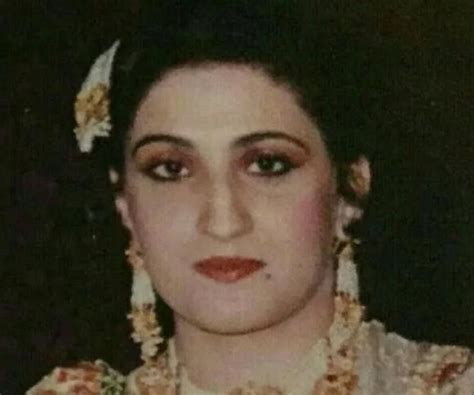 Bushra Maneka (Bushra Bibi) – Bio, Facts, Family Life of Imran Khan’s Wife