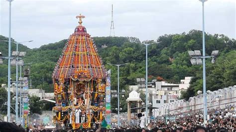 Tirumala Brahmotsavam: మహారథంపై శ్రీవారు.. భక్తులకు అభయ ప్రదానం ...