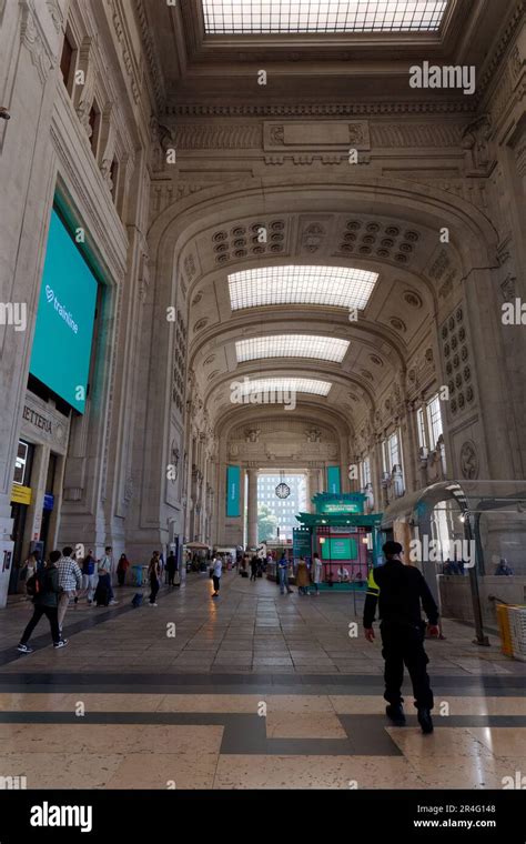 Interior of Milan Centrale Railway Station Stock Photo - Alamy