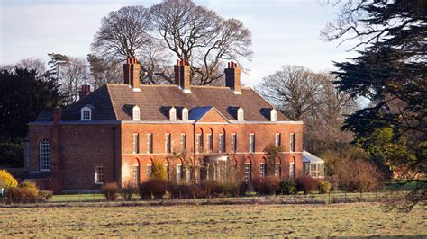 Inside Anmer Hall, Where The Duke & Duchess Of Cambridge Are Self ...