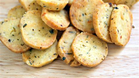 Moroccan savoury biscuit 2: Thyme, oregano and cheese fekkas - Fleur d ...