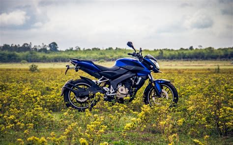 Bajaj Pulsar 200 NS : Price, Features, Specifications