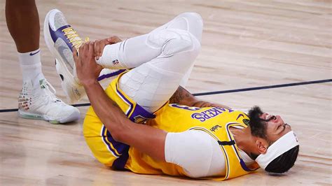 Lakers' Anthony Davis Gives Forecast on Nasty Ankle Injury