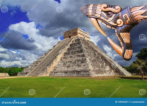 Ancient Kukulcan Mayan Temple Chichen Itza Snake Stock Image - Image of handcraft, monument ...