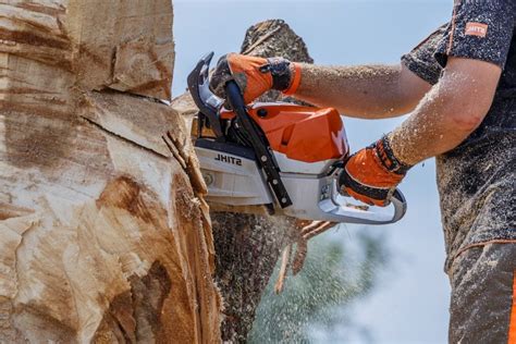 Milwaukee Vs. Stihl Chainsaw (Battery vs Gas Powered)