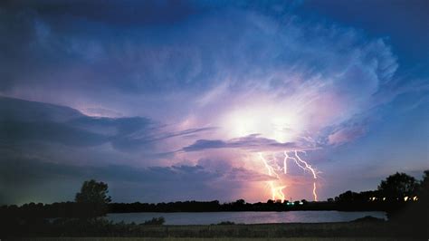 Download Best Awesome sky Scene Lightning Wallpaper for your Desktop Background Thunderstorm ...