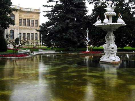 Dolmabahce Palace in Istanbul, Turkey : Photos, History and Guide