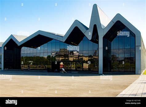 Front of Glasgow Riverside Museum. GLASGOW, SCOTLAND Stock Photo - Alamy