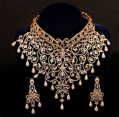 Pakistani Gold and diamonds Jewelry Set | Bridal jewelry, Wedding jewellery sets gold, Wedding ...