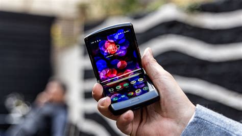 Motorola Razr 2019: manufacturer warns of display damage | AndroidPIT