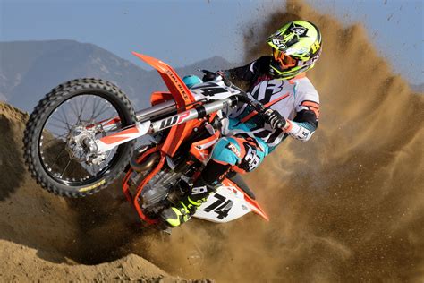 FRIDAY WRAP UP: RIDING THE 2018 KTM 450SX | Dirt Bike Magazine