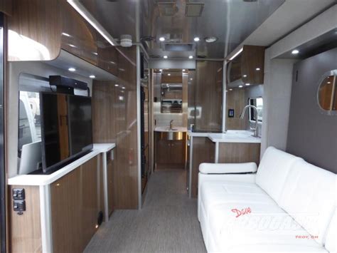 Pre-Owned 2019 Airstream RV Atlas Murphy Suite #YP1008 | Dave Arbogast ...