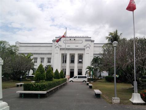 File:Provincial Capitol Of Bulacan in Malolos City.jpg - Philippines