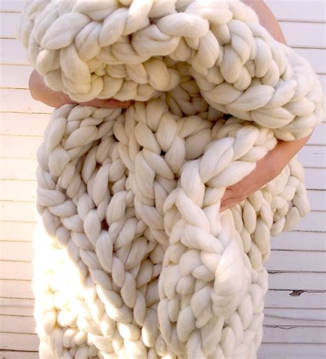 8 DIY Chunky Knit Blanket Tutorials | The Cottage Market