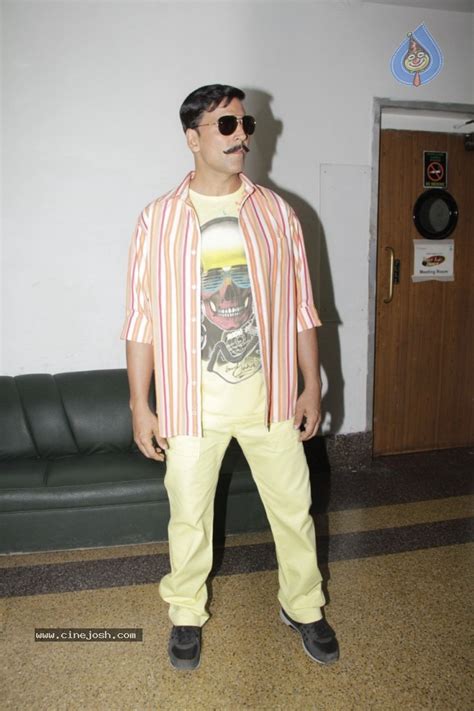 Akshay Promotes Rowdy Rathore Movie - Photo 7 of 29