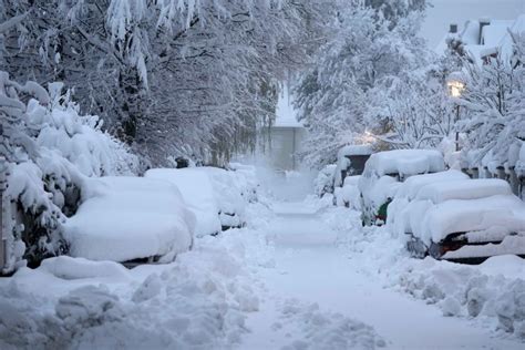 A snowstorm brings Munich airport to a standstill and causes travel ...