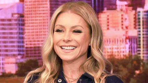 Kelly Ripa Leaving ‘Live’? Her Talk Show Future Revealed – Hollywood Life