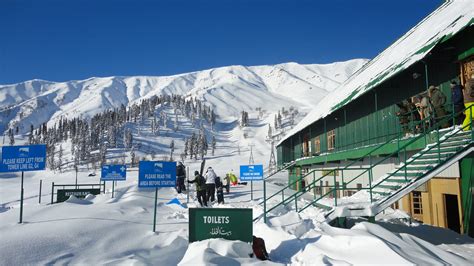 Skiing in Gulmarg with a Guide? | Free Ski Himalaya's Blog