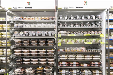 Rice Balls and More: A Look at Japanese Convenience Store Food | Nippon.com