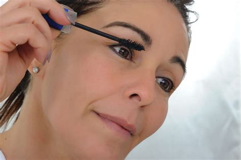 6 Powerful Eye Makeup Tips For Women Over 60