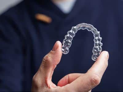 Clear Braces vs Invisalign: Which Treatment is Best for you?