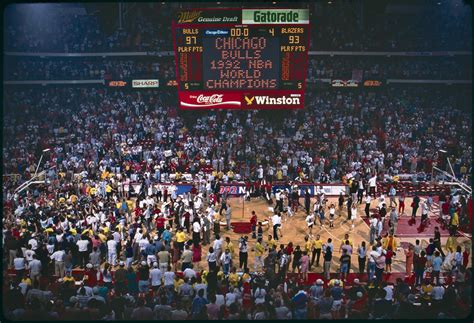 Chicago Stadium after Bulls championship, 1992 : r/pics