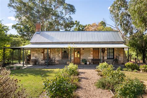 Reillys Wines Heritage B&B Cottages - Thompsons Residence - Clare Valley Accommodation