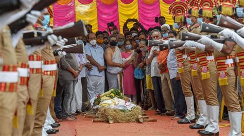 S P Balasubrahmanyam laid to rest with state honours | S P ...