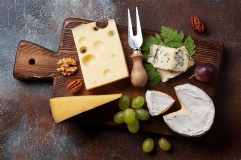 Premium AI Image | Cheese board with grapes and nuts Wine snaks Top view