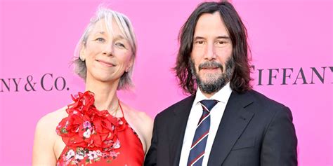 Keanu Reeves & Girlfriend Alexandra Grant Hug & Kiss at MOCA 2023 Gala ...