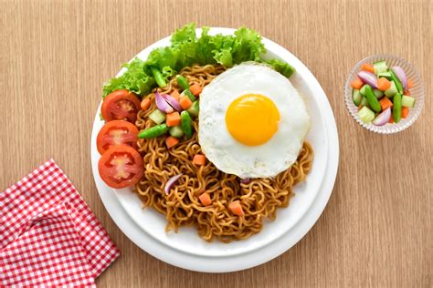 Cara membuat mie goreng sederhana dengan cita rasa bintang lima