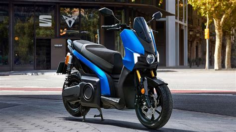 Spanish Automaker SEAT Unveils Mo 125 Performance E-Scooter