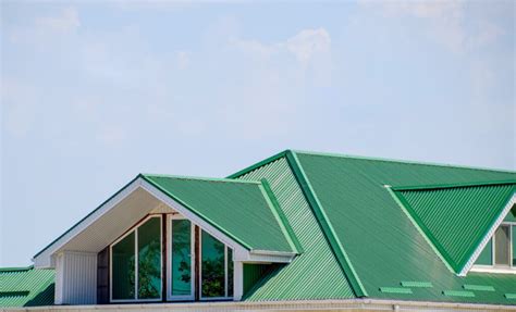 Metal Roof vs. Shingle Roof (Which Is Better & Why?)