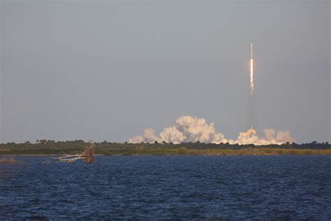 Falcon Heavy launch from ~12miles away : r/pics