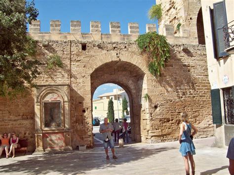 Alcudia Old Town | Alcudia old town is surrounded unbroken W… | Flickr