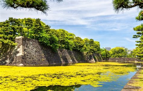 Premium Photo | Moat around the imperial palace in tokyo, japan