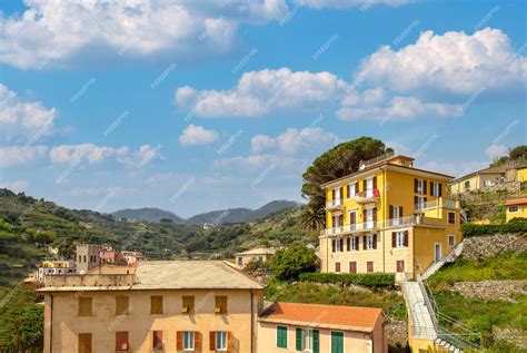 Premium Photo | Colorful manarola streets on scenic the hills facing ...