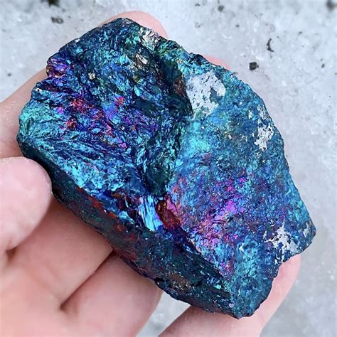 Bornite, aussi connu sous le nom de minerai de paon🦚 | Crystals ...