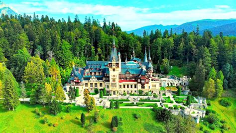 Peles Castle in Sinaia. History, access, visitor info.