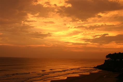 File:Sunset at Varkala Beach Kerala India.jpg - Wikimedia Commons