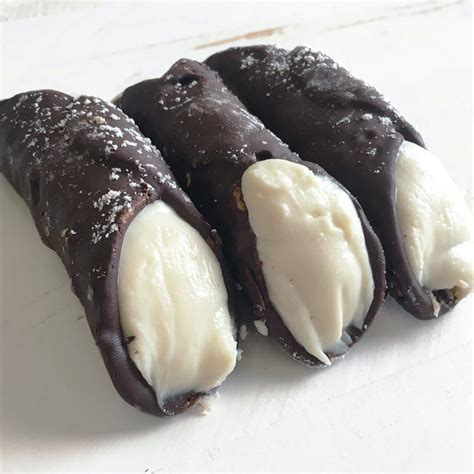 6 Filled Large Plain Cannoli + 6 Filled Hand Dipped Belgian Chocolate Cannoli – Ferrara Bakery