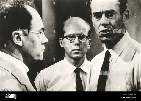 12 ANGRY MEN E.G. MARSHALL, JOHN FIEDLER, HENRY FONDA 12 ANGRY MEN Date: 1957 Stock Photo - Alamy